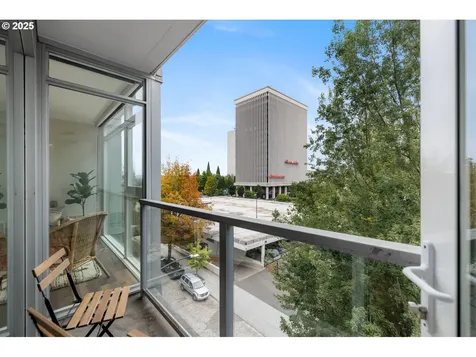 533 NE Holladay Street Portland OR 97232