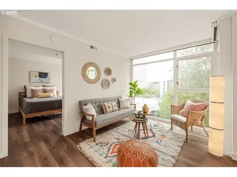 533 NE Holladay Street Portland OR 97232