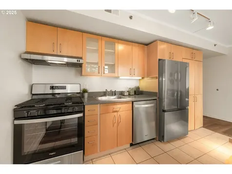 533 NE Holladay Street Portland OR 97232
