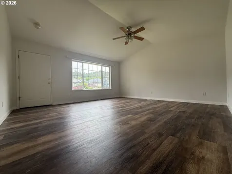 1216 E Third Avenue Sutherlin OR 97479