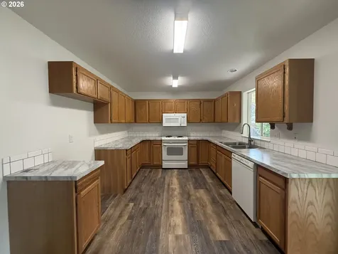 1216 E Third Avenue Sutherlin OR 97479