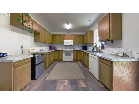 1216 E Third Avenue Sutherlin OR 97479