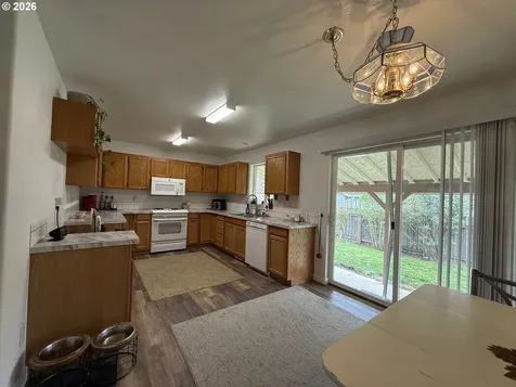 1216 E Third Avenue Sutherlin OR 97479