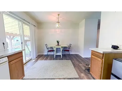 1216 E Third Avenue Sutherlin OR 97479