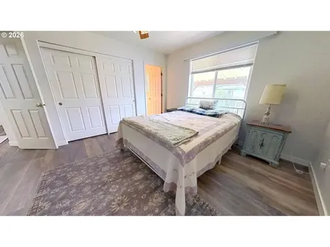 1216 E Third Avenue Sutherlin OR 97479