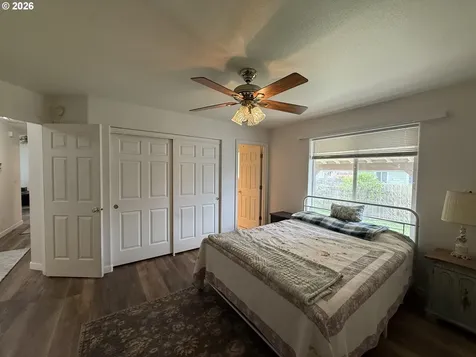 1216 E Third Avenue Sutherlin OR 97479