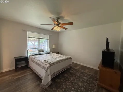 1216 E Third Avenue Sutherlin OR 97479