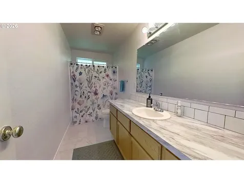 1216 E Third Avenue Sutherlin OR 97479