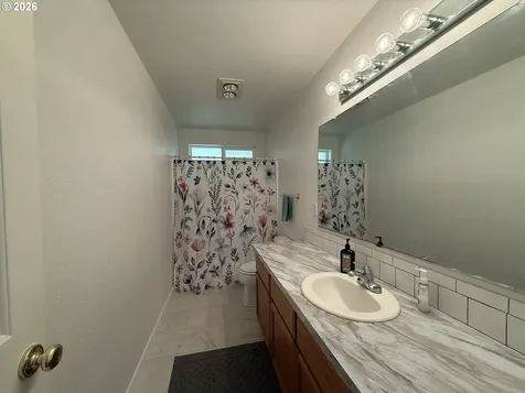1216 E Third Avenue Sutherlin OR 97479