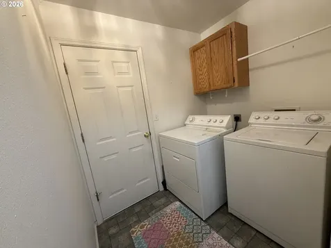 1216 E Third Avenue Sutherlin OR 97479
