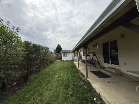 1216 E Third Avenue Sutherlin OR 97479