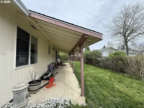 1216 E Third Avenue Sutherlin OR 97479