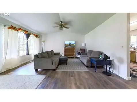 1216 E Third Avenue Sutherlin OR 97479