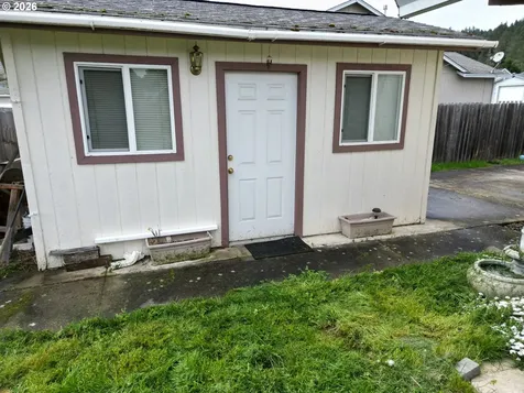 1216 E Third Avenue Sutherlin OR 97479