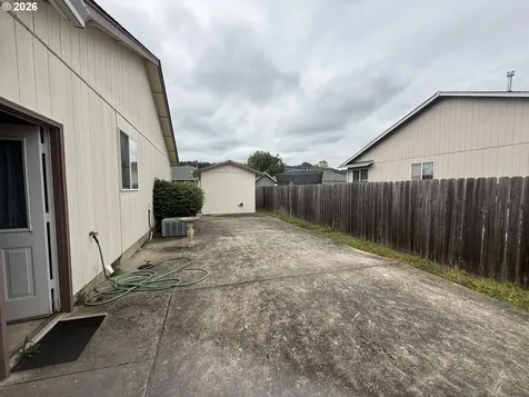 1216 E Third Avenue Sutherlin OR 97479