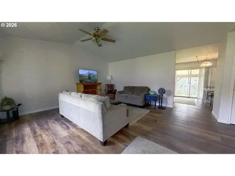 1216 E Third Avenue Sutherlin OR 97479