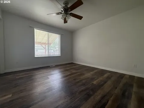 1216 E Third Avenue Sutherlin OR 97479