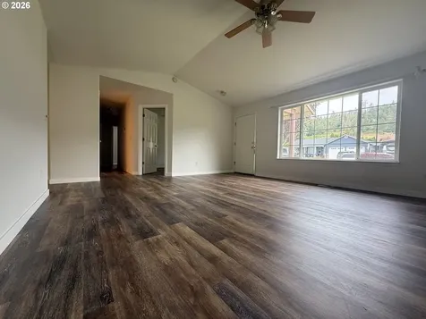 1216 E Third Avenue Sutherlin OR 97479