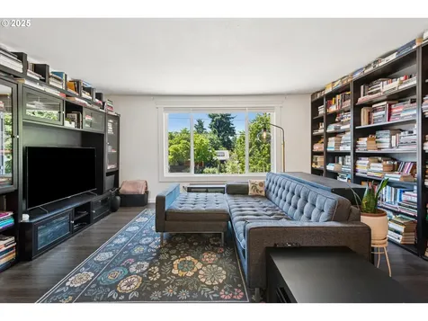 9542 N Calhoun Avenue Portland OR 97203