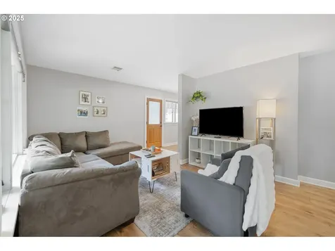 2822 NE Fremont Drive Portland OR 97220