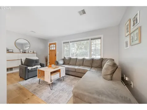 2822 NE Fremont Drive Portland OR 97220