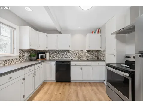 2822 NE Fremont Drive Portland OR 97220