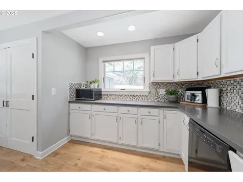 2822 NE Fremont Drive Portland OR 97220