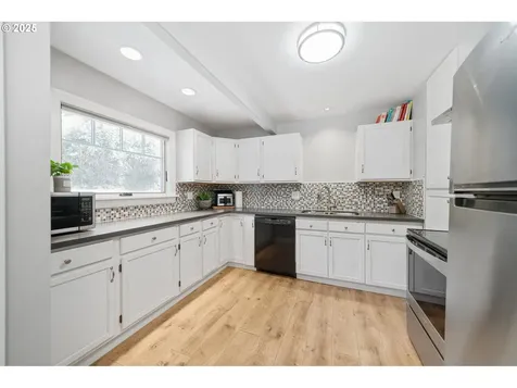 2822 NE Fremont Drive Portland OR 97220