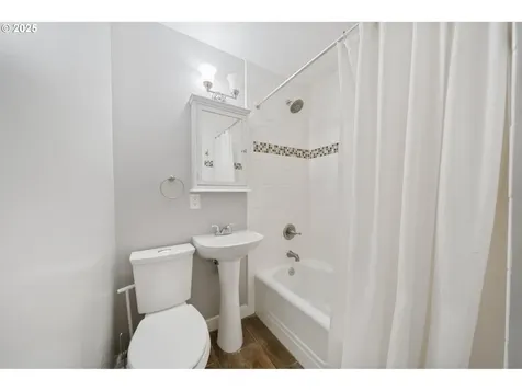 2822 NE Fremont Drive Portland OR 97220