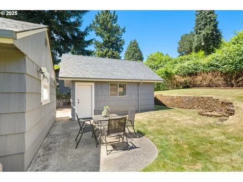 2822 NE Fremont Drive Portland OR 97220