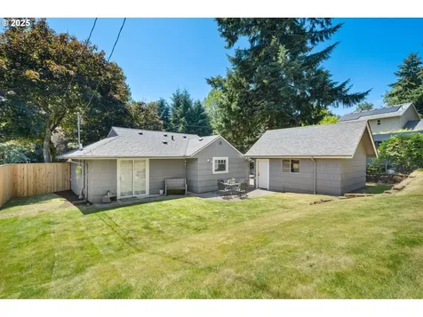 2822 NE Fremont Drive Portland OR 97220