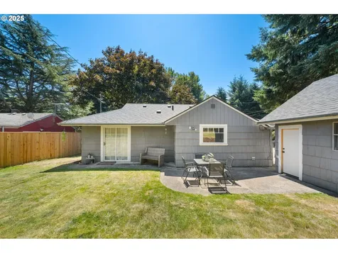 2822 NE Fremont Drive Portland OR 97220