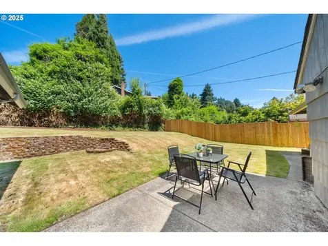 2822 NE Fremont Drive Portland OR 97220
