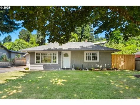 2822 NE Fremont Drive Portland OR 97220