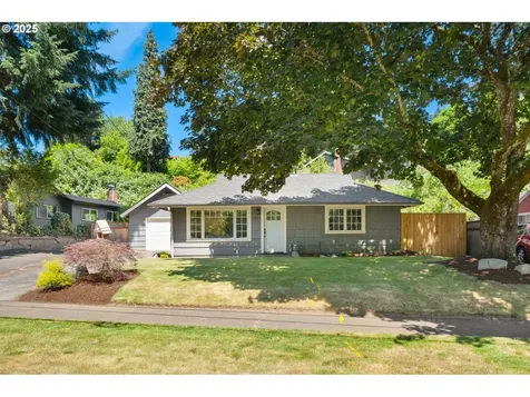 2822 NE Fremont Drive Portland OR 97220