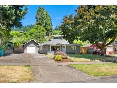 2822 NE Fremont Drive Portland OR 97220