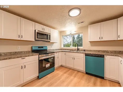 225 21st Avenue Sweet Home OR 97386