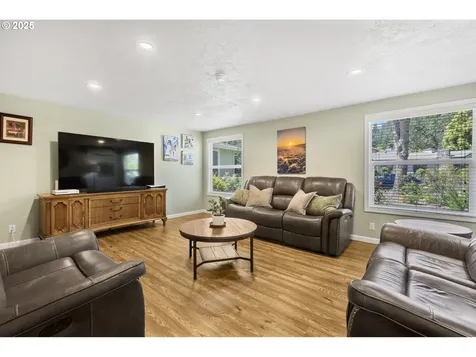 311 S 68th Place Springfield OR 97478