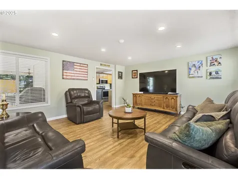 311 S 68th Place Springfield OR 97478