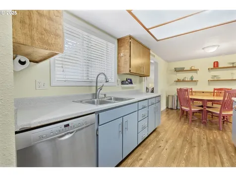 311 S 68th Place Springfield OR 97478