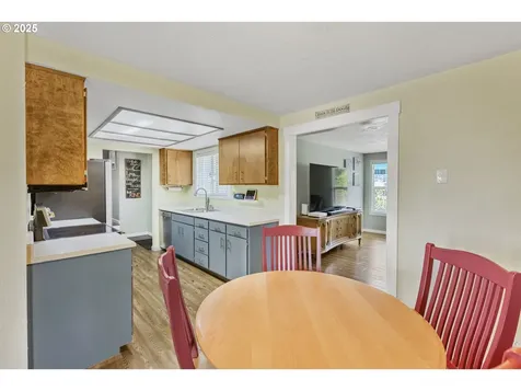 311 S 68th Place Springfield OR 97478