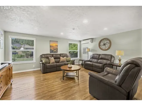 311 S 68th Place Springfield OR 97478