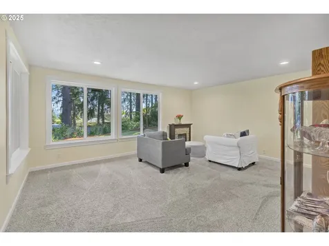 311 S 68th Place Springfield OR 97478