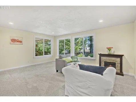 311 S 68th Place Springfield OR 97478