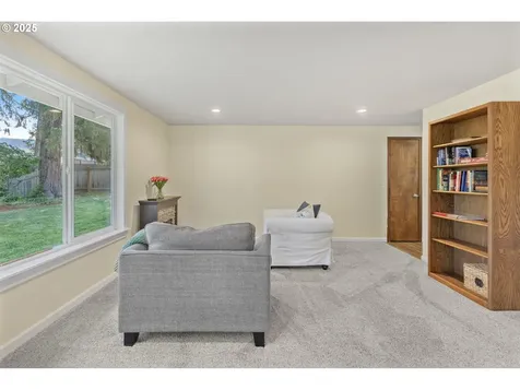 311 S 68th Place Springfield OR 97478