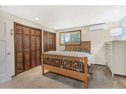 311 S 68th Place Springfield OR 97478