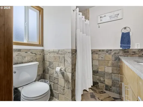 311 S 68th Place Springfield OR 97478
