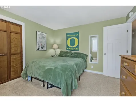 311 S 68th Place Springfield OR 97478