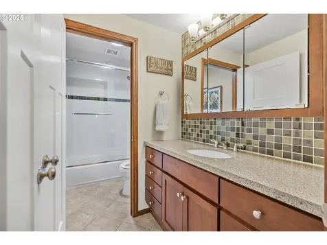 311 S 68th Place Springfield OR 97478
