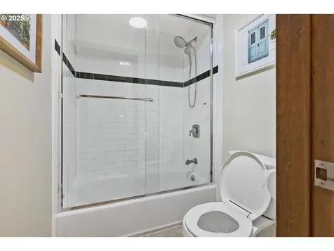 311 S 68th Place Springfield OR 97478